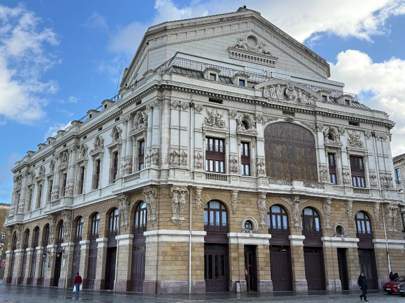 Teatro Arriaga de lado