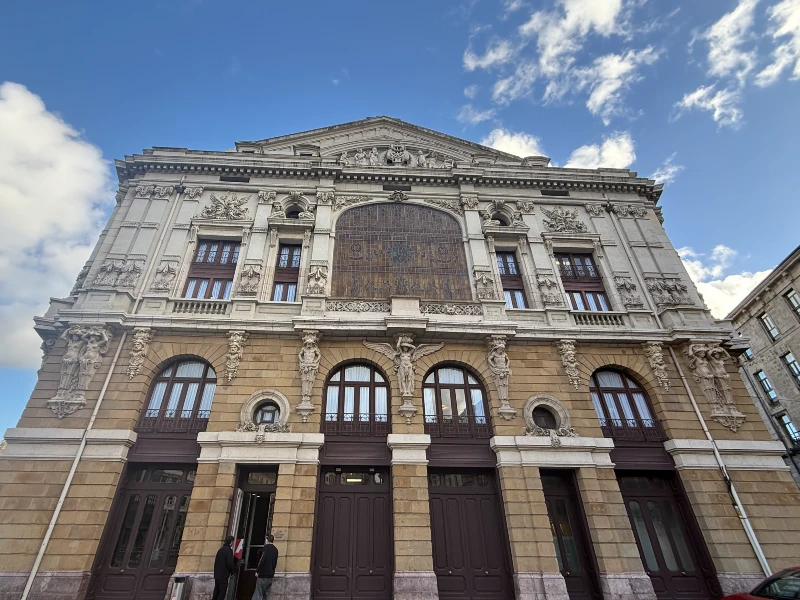 La fachada del Teatro Arriaga